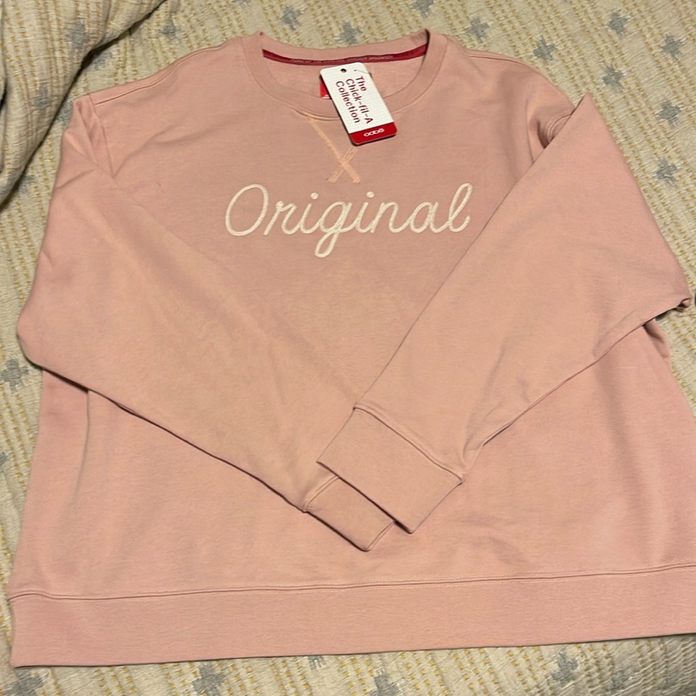 New with tages Chick-fil-a crewneck. Tag says 2X but it’s more like an XL